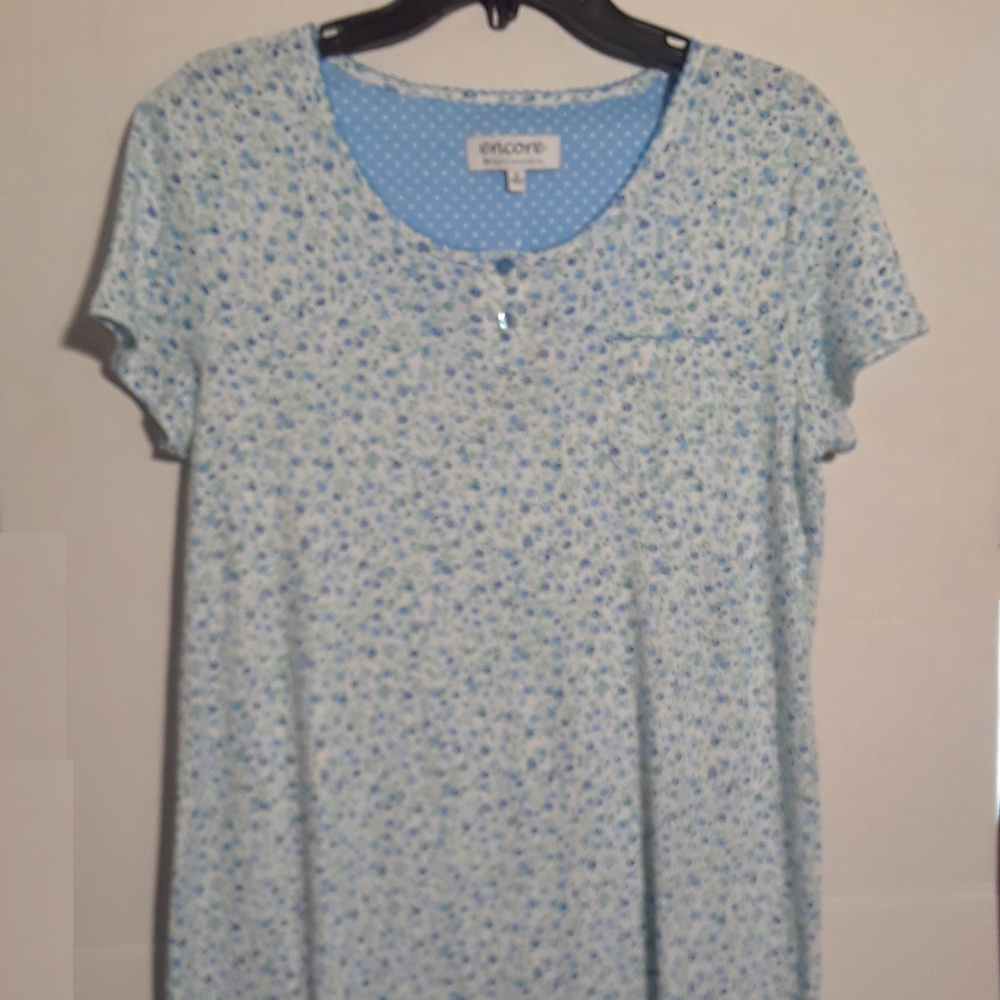 ENCORE nightshirt. Karen Neubueger. Small size.